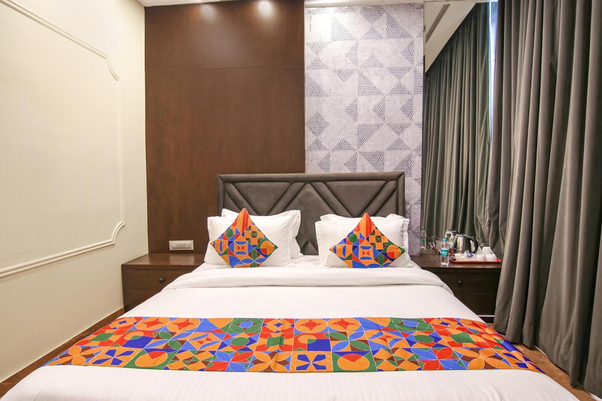 Fabhotel Prime K9 Crown ลูดิฮานา ภายนอก รูปภาพ