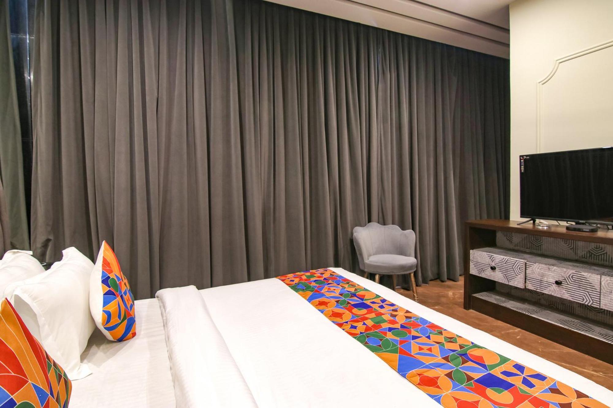 Fabhotel Prime K9 Crown ลูดิฮานา ภายนอก รูปภาพ