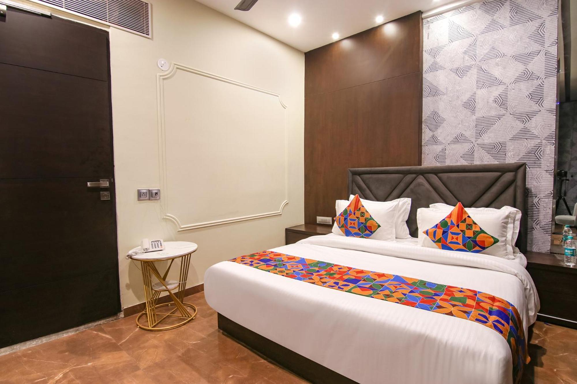 Fabhotel Prime K9 Crown ลูดิฮานา ภายนอก รูปภาพ