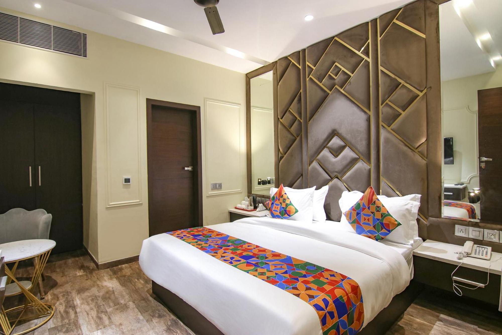 Fabhotel Prime K9 Crown ลูดิฮานา ภายนอก รูปภาพ