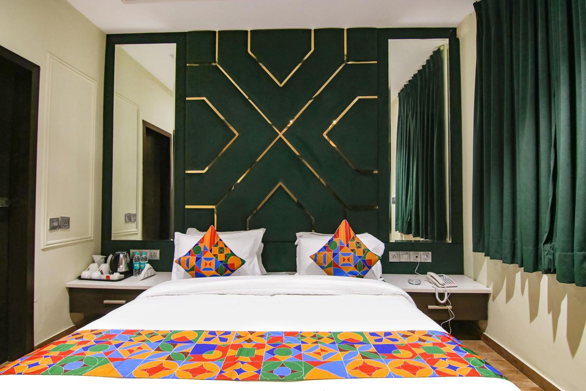 Fabhotel Prime K9 Crown ลูดิฮานา ภายนอก รูปภาพ
