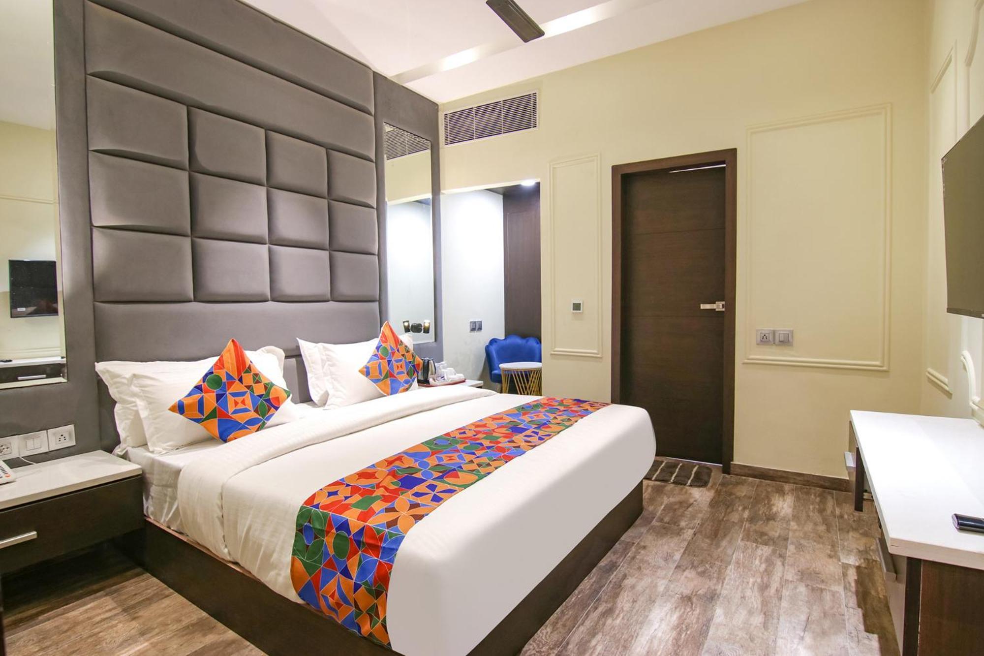 Fabhotel Prime K9 Crown ลูดิฮานา ภายนอก รูปภาพ