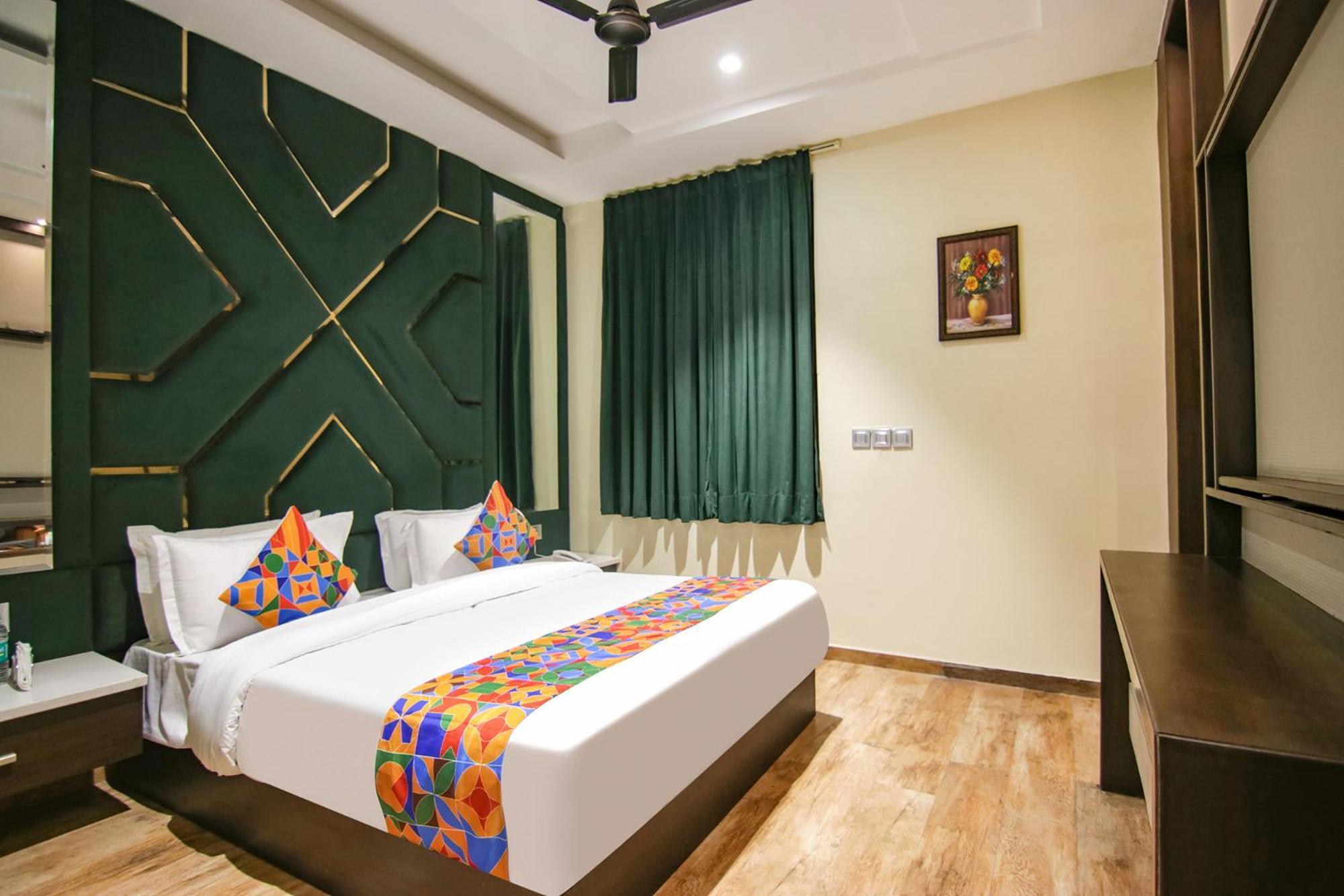 Fabhotel Prime K9 Crown ลูดิฮานา ภายนอก รูปภาพ