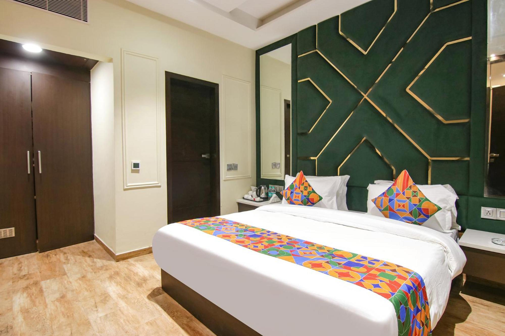 Fabhotel Prime K9 Crown ลูดิฮานา ภายนอก รูปภาพ