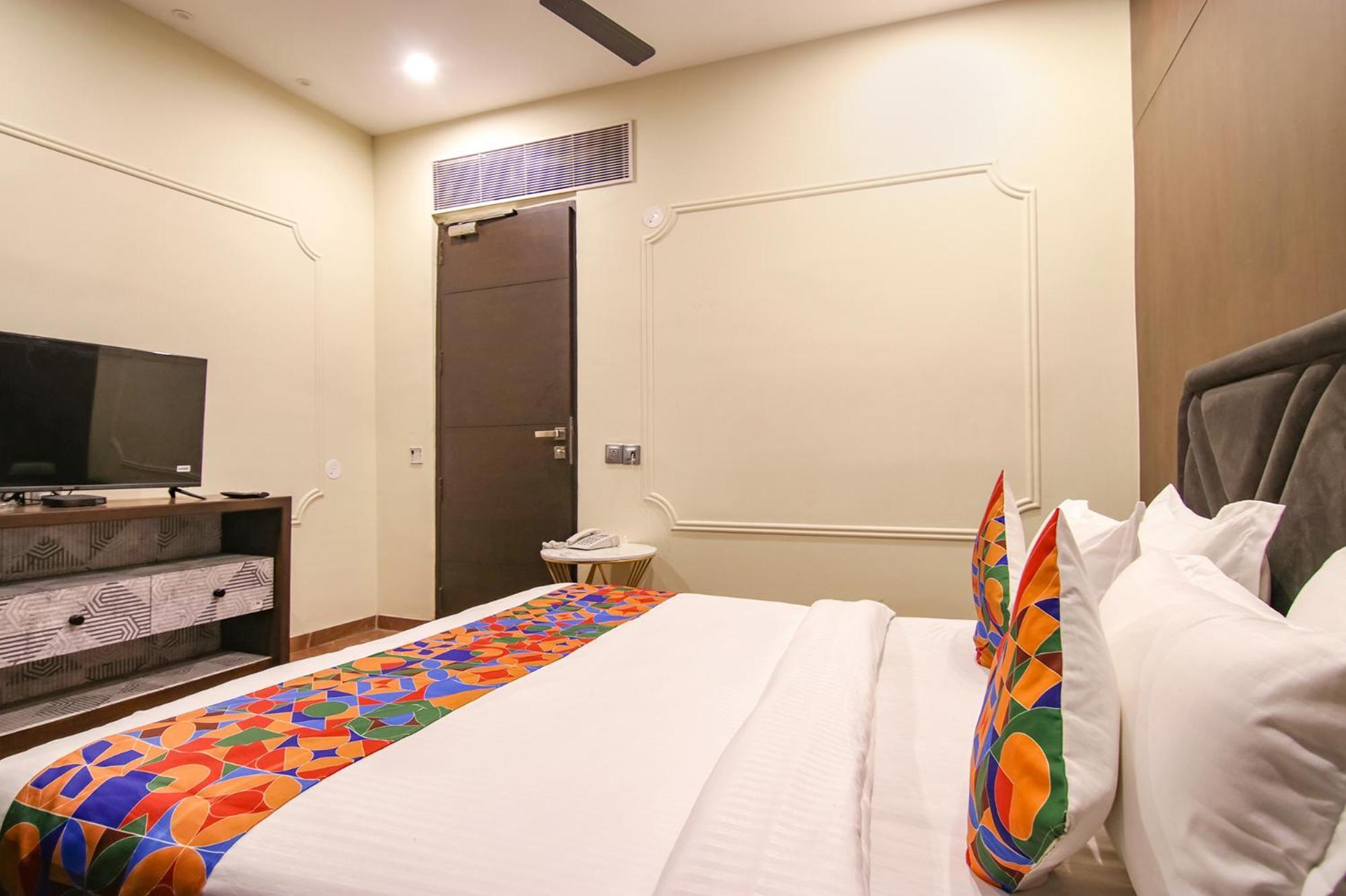 Fabhotel Prime K9 Crown ลูดิฮานา ภายนอก รูปภาพ