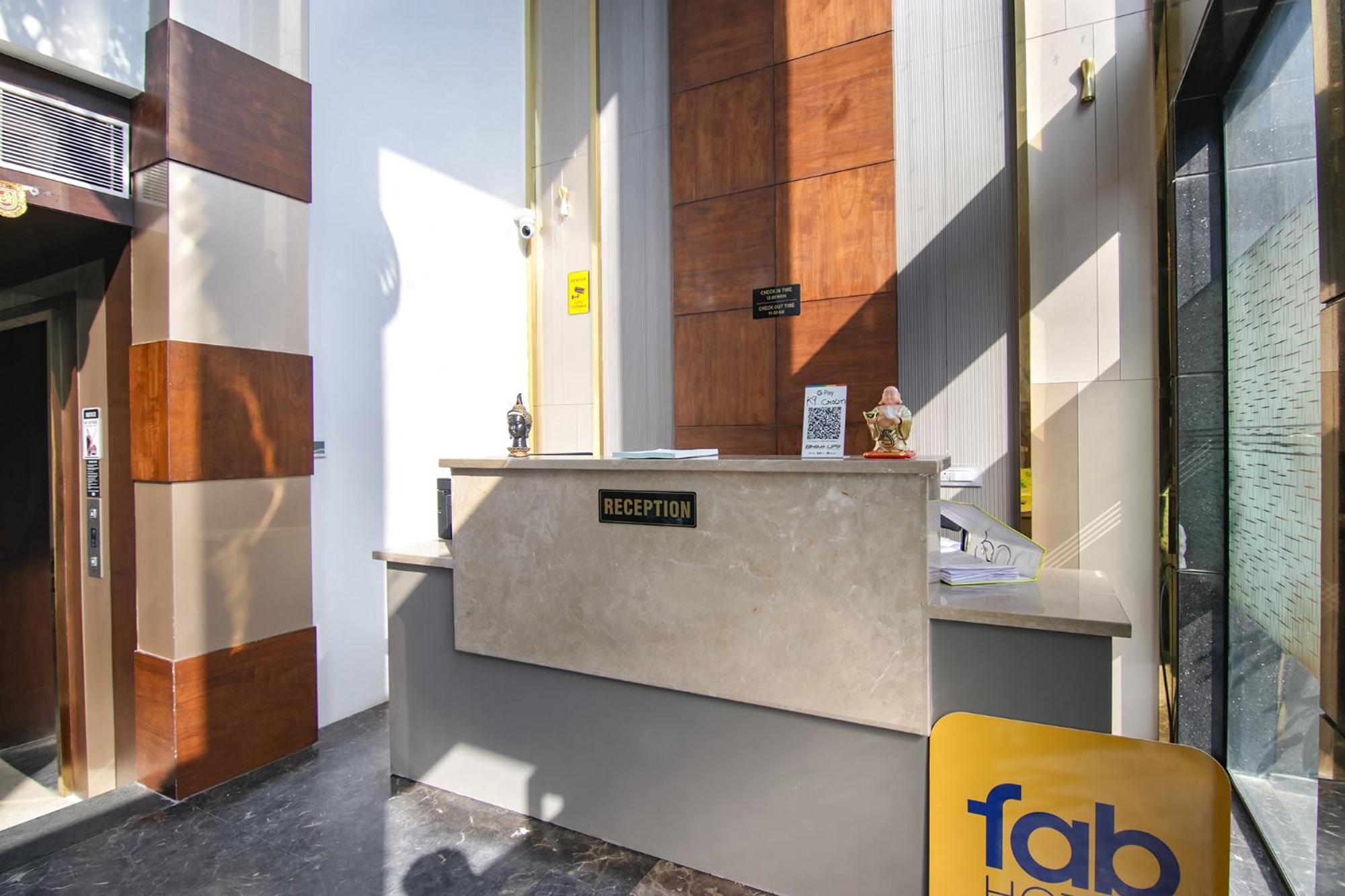 Fabhotel Prime K9 Crown ลูดิฮานา ภายนอก รูปภาพ